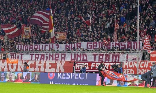 27 11 2018 Football UEFA Champions League 2018 2019 Group Phase 5 Matchday FC Bayern Munich Benfica Lisbon at the Allianz Arena Munich Change Only together with coach and team the Bavarian fans of the South Curve challenge with this banner DFL and DFB regulations prohibit any use of photographs as image sequences and or quasi video