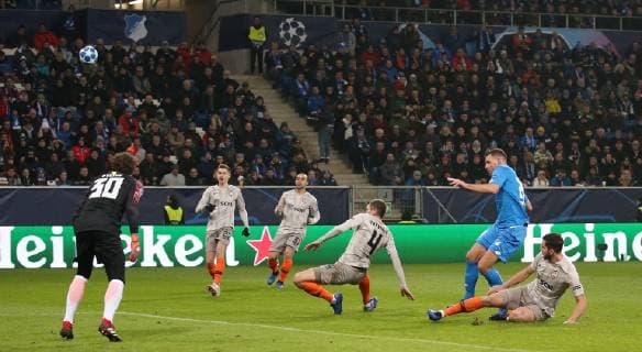 6 minute Adam SZALAI 28 1899 Hoffenheim awards torchance UEFA Champions League TSG 1899 Hoffenheim vs. Schachtar Donezk Groupe F 5 Matchday November 27 2018 Wirsol Rhein Neckar Arena Germany YmdY DFL DFL regulations prohibit any use of photographs as image sequences and or quasi video TSG 1899 Hoffenheim Schachtar Donezk