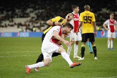 (L-R) Giorgos Giakoumakis of AEK Athens, Klaas Jan Huntelaar of Ajax during the UEFA Champions League group E match between AEK FC and Ajax Amsterdam at the OAKA Spyros Louis on November 27, 2018 in Athens, Greece UEFA Champions League 2018 2019 xVIxVIxImagesx xMauricexvanxSteenxIVx 12909062
