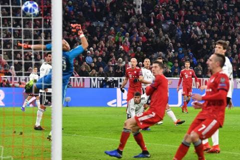 Arjen ROBBEN Bayern Muenchen scores the goal to the 1 0 action goal shot FC Bayern Muenchen M Benfica Lisbon Football Champions League Group E on 27 11 2018 A L L I A A N Z A R E N A DFL REGULATIONS PROHIBIT ANY USE OF PHOTOGRAPHS AS IMAGE SEQUENCES AND OR QUASI VIDEO