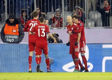 Cheers 1 0 Munich V li Thomas Müller Bayern Rafinha Bayern Scorer Arjen Robben Bayern Leon Goretzka Bayern FC Bayern Munich Benfica Lisbon Munich GER 27 11 2018 Football Champions League 2018 2019