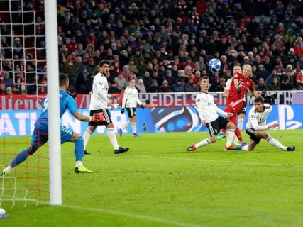 Alejandro Grimaldo Benfica Lisbon 3 Arjen Robben FC Bayern Muenchen 10 Goal shot to 1 0 Ruben Dias Benfica Lisbon 6 FC Bayern Muenchen vs. Benfica Lisbon Football Champions League Group stage 27 11 2018 FC Bayern Muenchen vs. Benfica Lisbon Football Champions League Group stage 27 11 2018 Munich Copyright: xLanger Eibner-Pressefotox EP_HLR