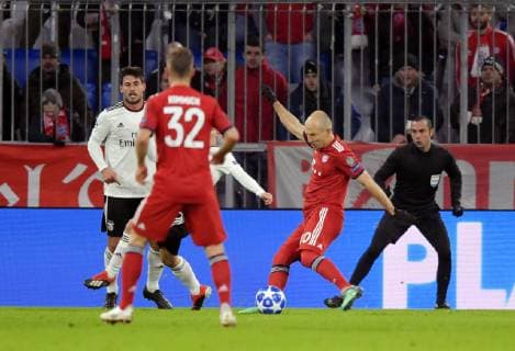 27 11 2018 Football UEFA Champions League 2018 2019 Group Phase 5 Matchday FC Bayern Munich Benfica Lisbon at Allianz Arena Munich Scored by Arjen Robben re FC Bayern Munich to 1 0 DFL and DFB regulations prohibit any use of photographs as image sequences and or quasi video