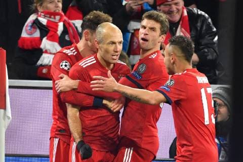 Goal jubilation for the goal scorer Arjen ROBBEN Bayern Muenchen after goal to 1 0 with Thomas MUELLER MÜLLER Bayern Muenchen RAFINHA Bayern Muenchen Leon GORETZKA Bayern Muenchen Jubel Freude Enthusiasm Enthusiasm Action FC Bayern Munich M Benfica Lisbon Football Champions League Group E on 27 11 2018 A L L I A N Z A R E N A DFL REGULATIONS PROHIBIT ANY USE OF PHOTOGRAPHS AS IMAGE SEQUENCES AND OR QUASI VIDEO