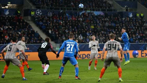 2 2 equalisation by Steven ZUBER 17 1899 Hoffenheim right by header against Andry Pyatov 30 goalkeeper Schachtar Donezk goaljubel UEFA Champions League TSG 1899 Hoffenheim vs. Schachtar Donezk Groupe F 5 Matchday November 27 2018 Wirsol Rhein Neckar Arena Germany YmdY DFL DFL regulations prohibit any use of photographs as image sequences and or quasi video TSG 1899 Hoffenheim Schachtar Donezk