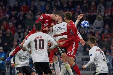 Munich Germany 27 11 2018 UEFA Champions League 2018 19 Season Group Phase Group E 5 Matchday FC Bayern Munich Benfica Lisbon Robert Lewandowski FCB head the 3-0 against Ruben Dias Benfica DeFodi501