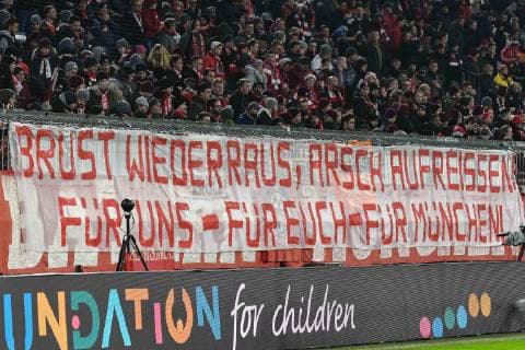 Invitation by Bayern fans FC Bayern Munich Benfica Lisbon Champions League 27 11 2018 DFL REGULATIONS PROHIBIT ANY USE OF PHOTOGRAPHS AS IMAGE SEQUENCES AND OR QUASI VIDEO Munich Bayern Germany Copyright: xkolbert-press BurghardxSchreyerx