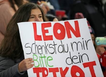 SOCCER - UEFA CL, Bayern vs Benfica MUNICH,GERMANY,27.NOV.18 - SOCCER - UEFA Champions League, FC Bayern Muenchen vs Benfica Lissabon. Image shows a fan of Leon Goretzka (Bayern). GEPAxpictures xThomasxBachun