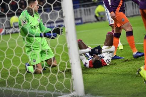 Sport Bilder des Tages Maxwel Cornet (lyon) vs Ederson (manchester city) FOOTBALL : Lyon vs Manchester City - Phase de groupes - Ligue des Champions - 27 11 2018 FredericChambert Panoramic 