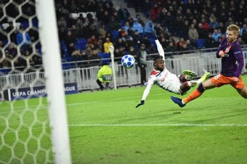 Maxwel Cornet (lyon) vs Oleksandr Zinchenko (manchester city) FOOTBALL : Lyon vs Manchester City - Phase de groupes - Ligue des Champions - 27 11 2018 FredericChambert Panoramic 