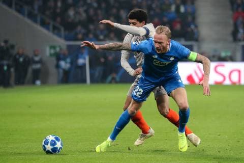 v li Kevin Vogt Hoffenheim 22 Taison Barcellos Freda Donezk 7 duel scene duel tackle tackling dynamics action football UEFA Champions League TSG 1899 Hoffenheim FK Schachtar Donezk xozx