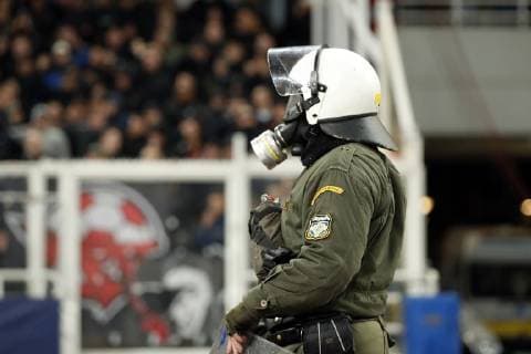 Fußball, CL, AEK Athen - Ajax Amsterdam, Ausschreitungen der Fans Ajax fans, Greece riot police during the UEFA Champions League group E match between AEK FC and Ajax Amsterdam at the OAKA Spyros Louis on November 27, 2018 in Athens, Greece UEFA Champions League 2018 2019 xVIxVIxImagesx xMauricexvanxSteenxIVx 12909738