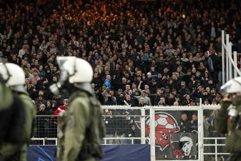 Fußball, CL, AEK Athen - Ajax Amsterdam, Ausschreitungen der Fans Ajax fans, Greece riot police during the UEFA Champions League group E match between AEK FC and Ajax Amsterdam at the OAKA Spyros Louis on November 27, 2018 in Athens, Greece UEFA Champions League 2018 2019 xVIxVIxImagesx xMauricexvanxSteenxIVx 12909739