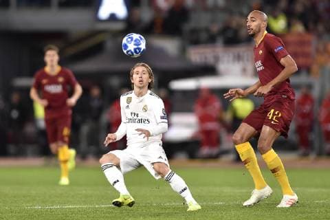 Luka Modric of Real Madrid is challenged by Steven N Zonzi of AS Roma during the UEFA Champions League match between Roma and Real Madrid at Stadio Olimpico, Rome, Italy on 27 November 2018. Copyright: xGiuseppexMaffiax 22130004