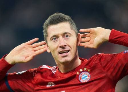Sport Bilder des Tages Robert LEWANDOWSKI, FCB 9 shoot goal for 4-1, celebrates his goal Cheering, joy, emotions, celebrating, laughing, cheering, rejoice, tearing up the arms, clenching the fist, celebrate, celebration, FC BAYERN MUNICH - BENFICA LISBON UEFA Football Champions League , Munich, November 27, 2018, Season 2018 2019, group stage, group E, FCB, Lissabon, Photographer: Peter Schatz MAGICS