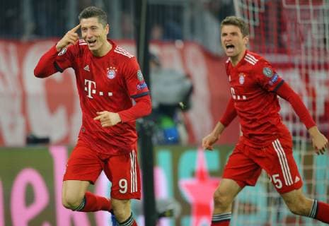 SOCCER - UEFA CL, Bayern vs Benfica MUNICH,GERMANY,27.NOV.18 - SOCCER - UEFA Champions League, FC Bayern Muenchen vs Benfica Lissabon. Image shows the rejoicing of Robert Lewandowski and Thomas Mueller (Bayern). GEPAxpictures xThomasxBachun