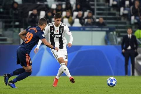 27th November 2018, Allianz Stadium, Turin, Italy; UEFA Champions League football, Juventus versus Valencia; Rodrigo Bentancur of Juventus plays the ball forward  ActionPlus12083527 PierpaoloxPiciucco