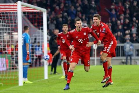 Robert Lewandowski FC Bayern Muenchen 9 Thomas Mueller FC Bayern Muenchen 25 cheers after the 4 1 FC Bayern Muenchen vs. Benfica Lisbon Football Champions League Group Phase 27 11 2018 FC Bayern Muenchen vs. Benfica Lisbon Football Champions League Group Phase 27 11 2018 Munich Copyright: xLanger Eibner-Pressefotox EP_HLR