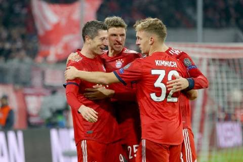 Robert Lewandowski FC Bayern Muenchen 9 Thomas Mueller FC Bayern Muenchen 25 Joshua Kimmich FC Bayern Muenchen 32 cheering after 4 1 FC Bayern Muenchen vs. Benfica Lisbon Football Champions League Group Phase 27 11 2018 FC Bayern Muenchen vs. Benfica Lisbon Football Champions League Group Phase 27 11 2018 Munich Copyright: xLanger Eibner-Pressefotox EP_HLR