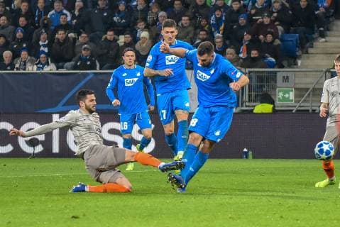 Serhiy Kryvtsov Schachtar Donezk and Adam Szalai TSG 1899 Hoffenheim Germany Sinsheim 27 11 2018 Sport Football UEFA Champions League Matchday5 TSG 1899 Hoffenheim vs. Schachtar Donezk Rhein Neckar Arena