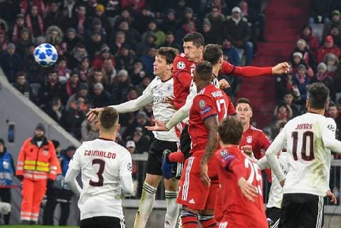 Robert Lewandowski FC Bayern Muenchen 9 head the 4 1 FC Bayern Muenchen Benfica Lisbon Champions League 27 11 2018 DFL REGULATIONS PROHIBIT ANY USE OF PHOTOGRAPHS AS IMAGE SEQUENCES AND OR QUASI VIDEO Muenchen Bayern Deutschland Copyright: xkolbert-press BurghardxSchreyerx