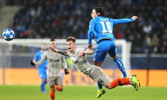 27 11 2018 xtvx Football UEFA Champions League TSG 1899 Hoffenheim Schachtar Donezk emspor v l Duel duel duel tackle compete Oleg Danchenko Shakhtar Donetsk Nico Schulz TSG 1899 Hoffenheim DFL DFB REGULATIONS PROHIBIT ANY USE OF PHOTOGRAPHS as IMAGE SEQUENCES and or QUASI VIDEO Sinsheim