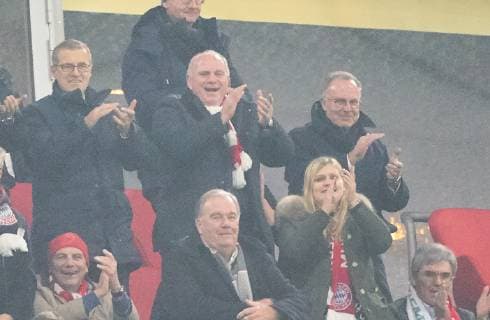 Sport Bilder des Tages Uli HOENESS (FCB President ), FCB President and chairman, Karl-Heinz RUMMENIGGE (CEO, Vorstandsvorsitzender FCB AG) celebrates the 5-1 goal of Franck RIBERY, FCB 7 FC BAYERN MUNICH - BENFICA LISBON UEFA Football Champions League , Munich, November 27, 2018, Season 2018 2019, group stage, group E, FCB, Lissabon, Photographer: Peter Schatz MAGICS