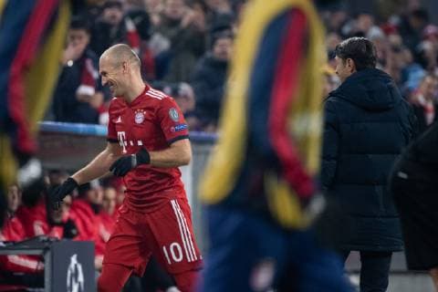27 11 2018 xkvx Football UEFA Champions League FC Bayern Muenchen Benfica Lisbon emspor v l Arjen Robben FCB FC Bayern Muenchen will be replaced Coach Niko Kovac FCB FC Bayern Muenchen DFL DFB REGULATIONS PROHIBIT ANY USE OF PHOTOGRAPHS as IMAGE SEQUENCES and or QUASI VIDEO Muenchen