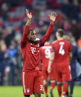 27 11 2018 Football UEFA Champions League 2018 2019 Group phase 5 matchday FC Bayern Munich Benfica Lisbon at the Allianz Arena Munich Renato Sanches Bayern Munich waves after the match to Lisbon fans DFL and DFB regulations prohibit any use of photographs as image sequences and or quasi video