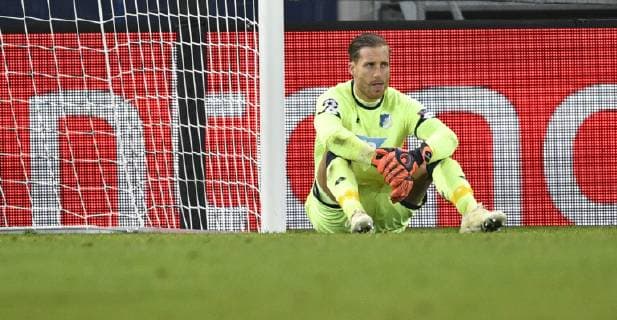 Disappointment After the game Coach Julian Nagelsmann TSG 1899 Hoffenheim in discussion Discussion with referee RefereeIvan Kruzliak SVK TSG 1899 Hoffenheim vs. Schachtjor Schachtar Shakhtar Donezk Donetsk Champions League CL Group Phase 27 11 2018 DFL REGULATIONS PROHIBIT ANY USE OF PHOTOGRAPHS AS IMAGE SEQUENCES AND OR QUASI VIDEO TSG 1899 Hoffenheim vs. Schachtjor Donezk