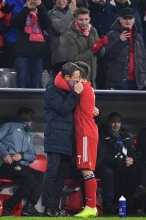 Niko KOVAC coach Bayern Muenchen embraces Franck RIBERY Bayern Muenchen at his replacement FC Bayern Muenchen M Benfica Lisbon 5 1 Football Champions League Group E on 27 11 2018 A L L I A N Z A R E N A DFL REGULATIONS PROHIBIT ANY USE OF PHOTOGRAPHS AS IMAGE SEQUENCES AND OR QUASI VIDEO
