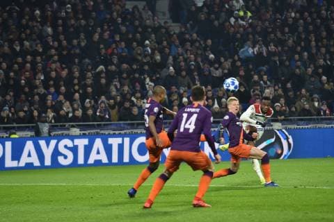 Fußball, CL, Olympique Lyon - Manchester City But de Maxwel Cornet (lyon) vs Oleksandr Zinchenko avec John Stones et Aymeric Laporte (manchester city) FOOTBALL : Lyon vs Manchester City - Phase de groupes - Ligue des Champions - 27 11 2018 FredericChambert Panoramic 