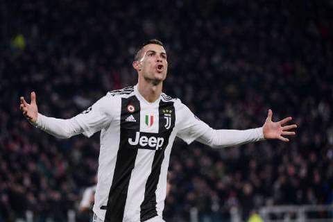 Fußball, CL, Juventus Turin - FC Valencia Cristiano Ronaldo (Juventus F.C.) celebrates after his team mate Mario Mandzukic scored a goal during the Uefa Champions League 2018 2019 Group H football match between Juventus and Valencia at Juventus stadium, Torino, November 27, 2018 Foto Federico Tardito OnePlusNine Insidefoto onexnine