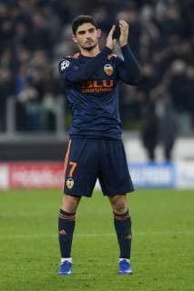 FuÃŸball, CL, Juventus Turin - FC Valencia 27th November 2018, Allianz Stadium, Turin, Italy; UEFA Champions League football, Juventus versus Valencia; Goncalo Guedes of Valencia thanks Valencia supporters at the end of the match  ActionPlus12083605 PierpaoloxPiciucco
