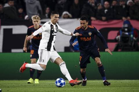 Fußball, CL, Juventus Turin - FC Valencia November 27, 2018 - Turin, Italy - Juventus forward Cristiano Ronaldo (7) in action during the Uefa Champions League Group Stage football match n.5 JUVENTUS - VALENCIA on 27 11 2018 at the Allianz Stadium in Turin, Italy. Juventus v Valencia - UEFA Champions League Group H  - ZUMAn230 20181127_zaa_n230_246 Copyright: xMatteoxBottanellix