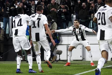 Sport Bilder des Tages Fußball, CL, Juventus Turin - FC Valencia November 27, 2018 - Turin, Italy - Juventus forward Mario Mandzukic (17) celebrates with Juventus forward Cristiano Ronaldo (7) after scoring his goal during the Uefa Champions League Group Stage football match n.5 JUVENTUS - VALENCIA on 27 11 2018 at the Allianz Stadium in Turin, Italy. Juventus v Valencia - UEFA Champions League Group H  - ZUMAn230 20181127_zaa_n230_297 Copyright: xMatteoxBottanellix