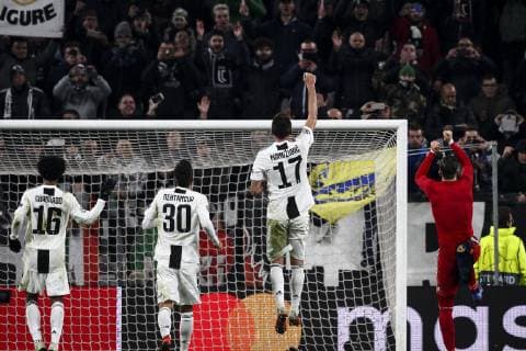 Fußball, CL, Juventus Turin - FC Valencia November 27, 2018 - Turin, Italy - Juventus team celebrate victory after the Uefa Champions League Group Stage football match n.5 JUVENTUS - VALENCIA on 27 11 2018 at the Allianz Stadium in Turin, Italy. Juventus v Valencia - UEFA Champions League Group H  - ZUMAn230 20181127_zaa_n230_299 Copyright: xMatteoxBottanellix