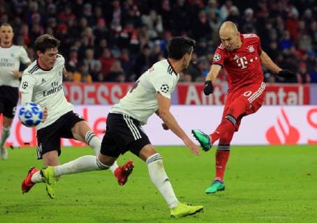 27 11 2018 Champions League Season 2018 2019 Bavaria vs Benfica Lisbon Allianz Arena Munich Sports in picture German Conti Benfica Andre Almeida Benfica and Tor Arjen Robben FCB DFL REGULATIONS PROHIBIT ANY USE OF PHOTOGRAPHS AS IMAGE SEQUENCES AND OR QUASI VIDEO