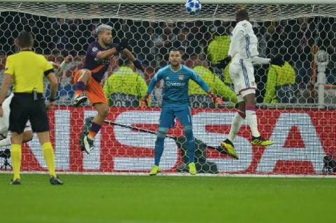 Fußball, CL, Olympique Lyon - Manchester City Marcelo et Anthony Lopes (lyon) vs Sergio Aguero (manchester city) FOOTBALL : Lyon vs Manchester City - Phase de groupes - Ligue des Champions - 27 11 2018 FredericChambert Panoramic 