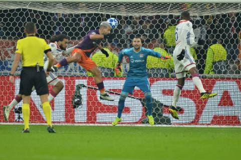 Fußball, CL, Olympique Lyon - Manchester City Marcelo et Anthony Lopes (lyon) vs Sergio Aguero (manchester city) FOOTBALL : Lyon vs Manchester City - Phase de groupes - Ligue des Champions - 27 11 2018 FredericChambert Panoramic 
