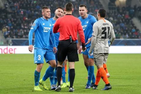 v li Pavel Kaderabek Hoffenheim 3 Ermin Bicakcic Hoffenheim 4 Kerem Demirbay Hoffenheim 10 Adam Szalai Hoffenheim 28 and Ismaily Goncalves dos Santos Donezk 31 discuss with Ivan Kruzliak referees Slovakia Yellow Red card expulsion expulsion second yellow card highlight action scene football UEFA Champions League TSG 1899 Hoffenheim FK Schachtar Donezk xozx