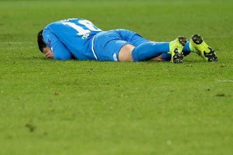 Nico Schulz Hoffenheim 16 lies on the floor disappointed looking disappointed frustration disappointed pessimistic cropping full body single action action action football UEFA Champions League TSG 1899 Hoffenheim FK Schachtar Donezk xozx