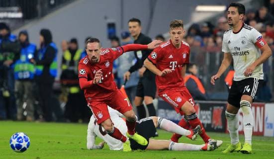27 11 2018 Champions League Season 2018 2019 Bavaria vs Benfica Lisbon Allianz Arena Munich Sports in picture Franck Ribery FCB Pizzi Benfica on floor Joshua Kimmich FCB and Haris Seferovic Benfica DFL REGULATIONS PROHIBIT ANY USE OF PHOTOGRAPHS AS IMAGE SEQUENCES AND OR QUASI VIDEO