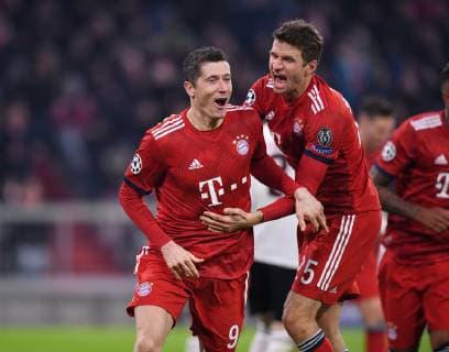 FUSSBALL CHAMPIONS LEAGUE SAISON 2018 2019 2019 GRUPPENPHASE FC Bayern Muenchen Benfica Lisbon 27 11 2018 JUBEL FC Bayern Muenchen Robert Lewandowski li mit Thomas Mueller re after his second header to 4 1