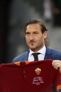 Partido de la Liga de Campeones entre la Roma y el Real Madrid. En la imagen, Totti.Champions League match between Roma and Real Madrid. In this picture, Totti. 