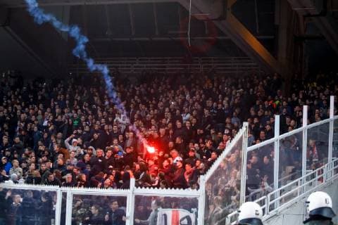 Sport Bilder des Tages Fußball, CL, AEK Athen - Ajax Amsterdam, Ausschreitungen der Fans November 27, 2018 - Athens, Greece - Greek riot police clash with Ajax fans before the start of a Group E Champions League soccer match between AEK Athens and Ajax at the Olympic Stadium in Athens. Greece Soccer Champions League - ZUMAe114 20181127_zaa_e114_007 Copyright: xEurokinissix