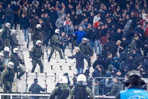 Sport Bilder des Tages Fußball, CL, AEK Athen - Ajax Amsterdam, Ausschreitungen der Fans November 27, 2018 - Athens, Greece - Greek riot police clash with Ajax fans before the start of a Group E Champions League soccer match between AEK Athens and Ajax at the Olympic Stadium in Athens. Greece Soccer Champions League - ZUMAe114 20181127_zaa_e114_006 Copyright: xEurokinissix