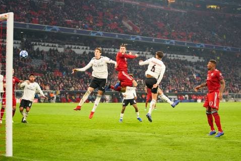 Robert LEWANDOWSKI, FCB 9 shoot goal for 4-1 compete for the ball, tackling, duel, header, action, fight against Ruben DIAS, Lisbon 6 Alejandro GRIMALDO, Lisbon 3 FC BAYERN MUNICH - BENFICA LISBON 5-1 UEFA Football Champions League , Munich, November 27, 2018, Season 2018 2019, group stage, group E, FCB, Lissabon, Photographer: Peter Schatz MAGICS