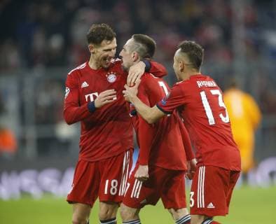 Cheers 5 1 Munich V li Leon Goretzka Bayern Scorer Franck Ribery Bayern Rafinha Bayern FC Bayern Munich Benfica Lisbon Munich GER 27 11 2018 Football Champions League 2018 2019