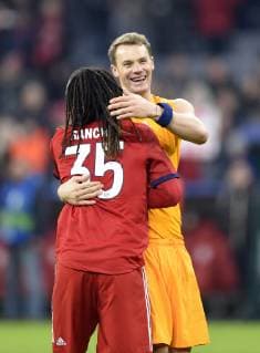 27 11 2018 Football UEFA Champions League 2018 2019 Group phase 5 matchday FC Bayern Munich Benfica Lisbon at the Allianz Arena Munich v l Renato Sanches Bayern Munich and goalkeeper Manuel Neuer FC Bayern Munich are happy after the match DFL and DFB regulations prohibit any use of photographs as image sequences and or quasi video
